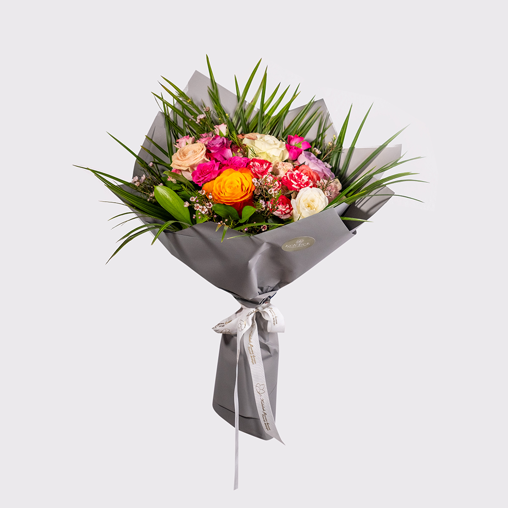 dscf6722_1000px-webp İthal Renkli Güllerden ve Çardak Güllerden Oluşan Mix Buket - Görsel 1