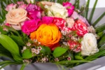 İthal Renkli Güllerden ve Çardak Güllerden Oluşan Mix Buket - Görsel 3